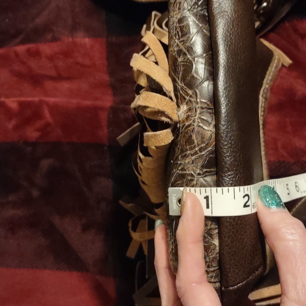 Turkey Creek Designs. Hand Made in Texas. Leather/fur/ fringe bag. - Picture 14 of 15